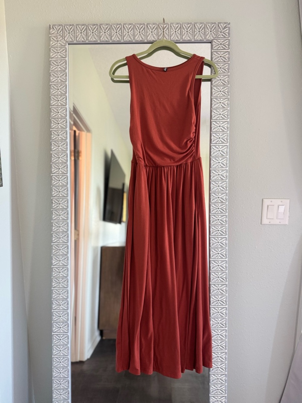 Scoop-Neck Rust Maxi Dress — Sleek Everyday Maxi